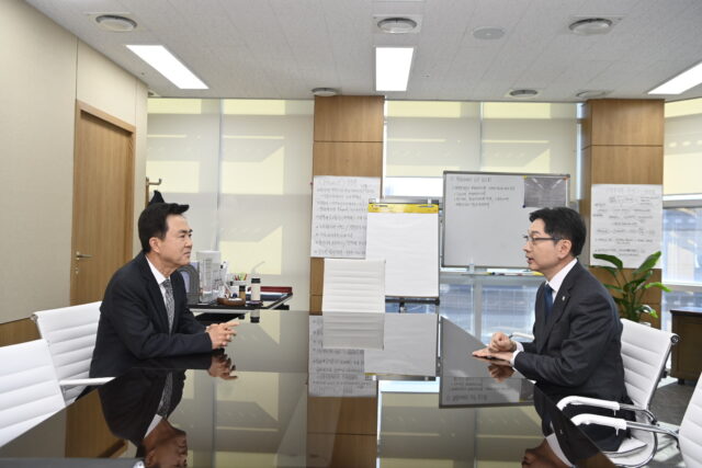 김 지사는 5일 세종시에 위치한 지방시대위원회를 방문, 김경수 위원장을 예방했다.